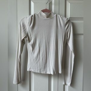GARAGE | White Ribbed Turtle Neck Long Sleeve size MEDIUM
